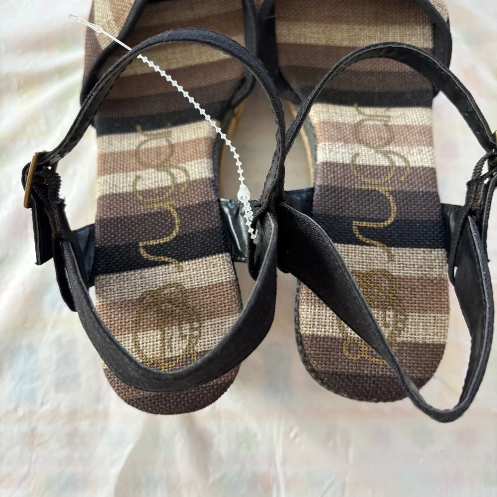 NWT Sugar Deuce Black Tan Wedge Sandals straps. SZ 8.5 M NWT has Sole Sticker